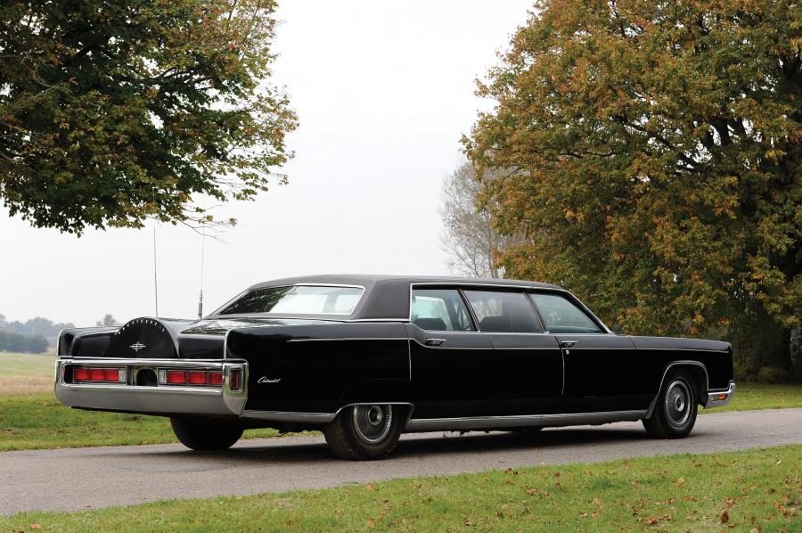  Lincoln Continental Stretch Limousine 1972 года  (фото 2 из 13)